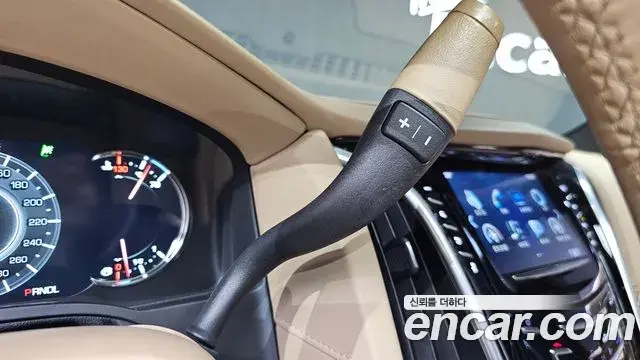 Cadillac Escalade 2020 — ფოტო 23/34