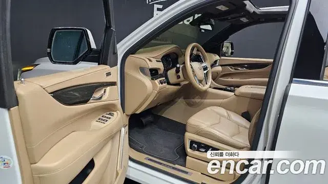 Cadillac Escalade 2020 — ფოტო 26/34