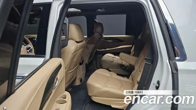 Cadillac Escalade 2020 — ფოტო 25/34