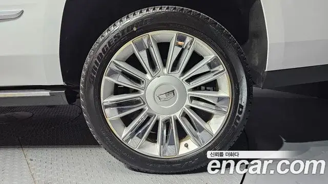 Cadillac Escalade 2020 — ფოტო 9/34