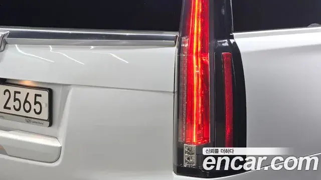 Cadillac Escalade 2020 — ფოტო 8/34