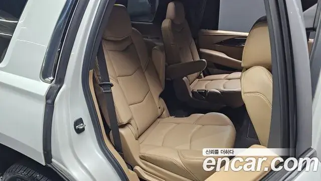 Cadillac Escalade 2020 — ფოტო 34/34