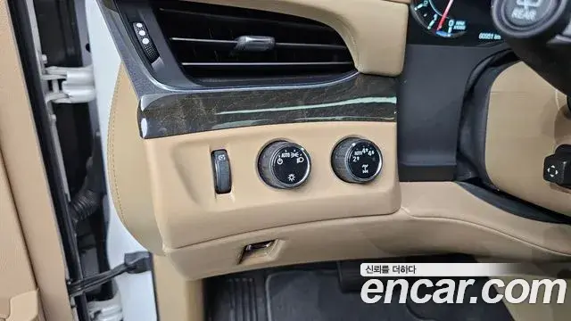 Cadillac Escalade 2020 — ფოტო 14/34