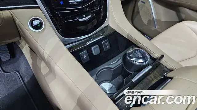 Cadillac Escalade 2020 — ფოტო 29/34