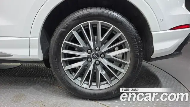 Audi Q3 2022 — ფოტო 18/31