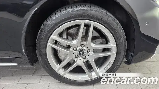 Mercedes-Benz S-Class 2019 — Photo 13/33