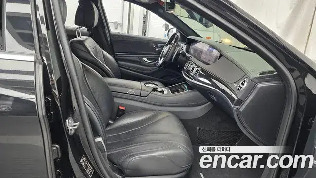 Mercedes-Benz S-Class 2019 — Photo 18/33