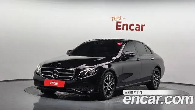Mercedes-Benz E-Class 2020 — Photo 21/33
