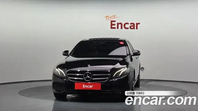 Mercedes-Benz E-Class 2020 — Photo 19/33