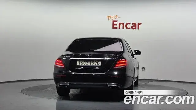 Mercedes-Benz E-Class 2020 — Photo 32/33