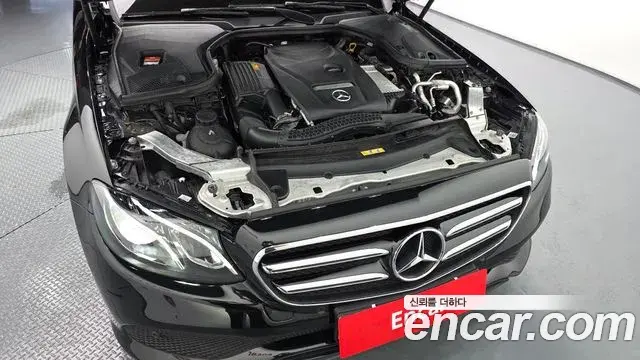 Mercedes-Benz E-Class 2020 — Photo 15/33