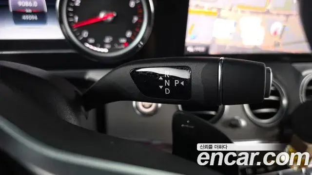 Mercedes-Benz E-Class 2020 — Photo 9/33