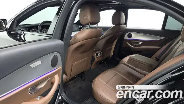 Mercedes-Benz E-Class 2020 — Photo 2/33