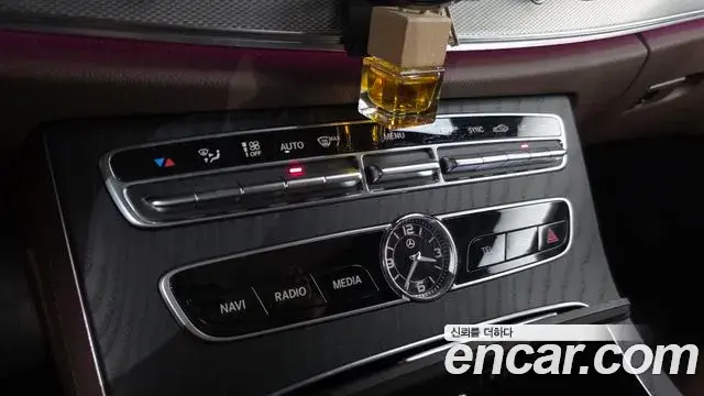 Mercedes-Benz E-Class 2020 — Photo 22/33