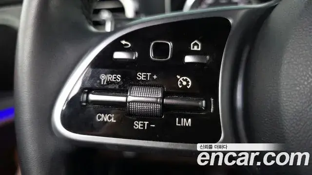 Mercedes-Benz E-Class 2020 — Photo 27/33