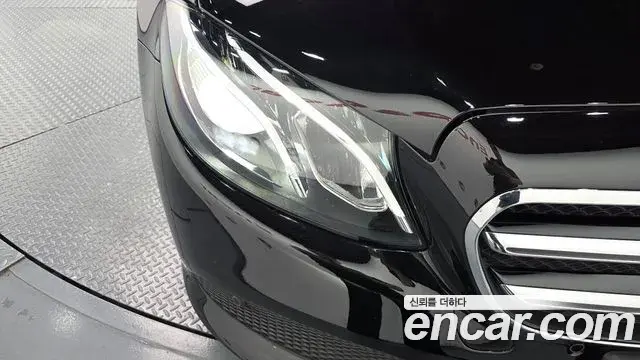 Mercedes-Benz E-Class 2020 — Photo 23/33