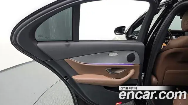 Mercedes-Benz E-Class 2020 — Photo 28/33
