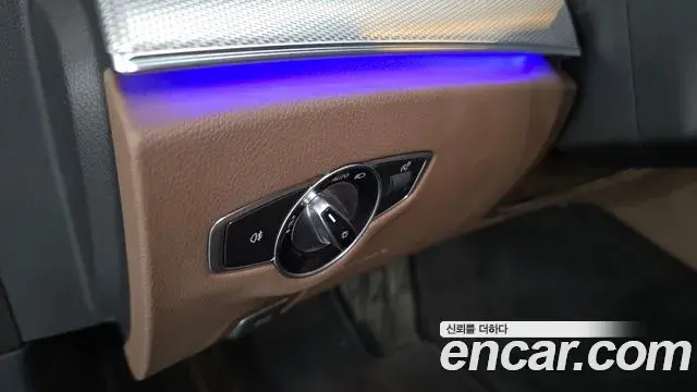 Mercedes-Benz E-Class 2020 — Photo 5/33