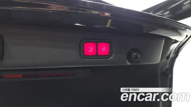Mercedes-Benz E-Class 2020 — Photo 18/33