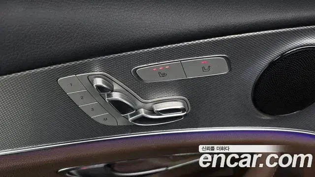 Mercedes-Benz E-Class 2020 — Photo 7/33