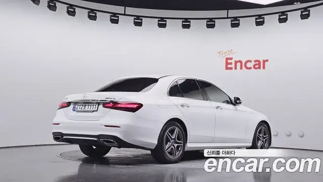 Mercedes-Benz E-Class 2023 — Şəkil 11/30