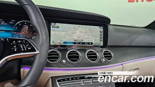 Mercedes-Benz E-Class 2023 — Şəkil 26/30