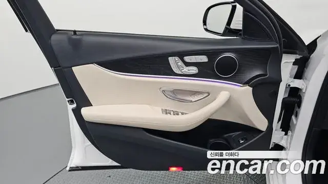 Mercedes-Benz E-Class 2023 — Şəkil 22/30