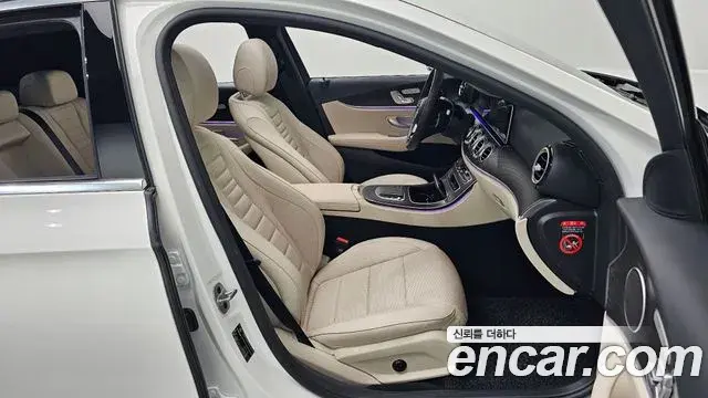 Mercedes-Benz E-Class 2023 — Şəkil 28/30