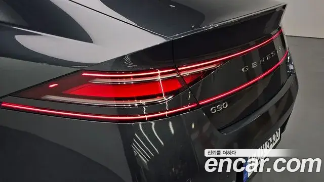 Genesis G90 2022 — ფოტო 28/34