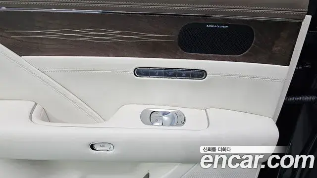 Genesis G90 2022 — ფოტო 19/34