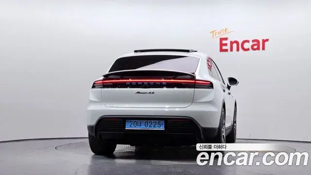 Porsche Macan EV 2025 — Şəkil 24/34