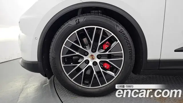 Porsche Macan EV 2025 — Şəkil 25/34