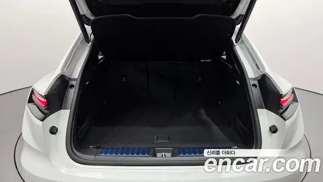 Porsche Macan EV 2025 — Şəkil 11/34