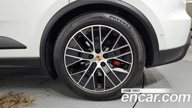 Porsche Macan EV 2025 — Şəkil 34/34