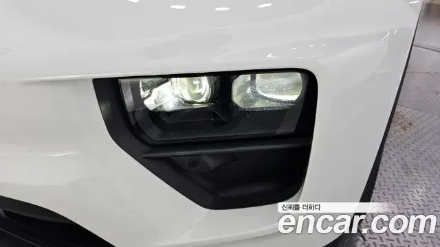 Porsche Macan EV 2025 — Şəkil 30/34
