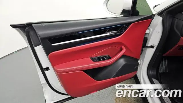 Porsche Macan EV 2025 — Şəkil 18/34