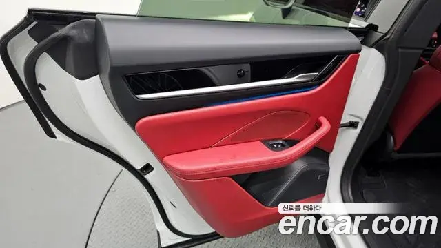 Porsche Macan EV 2025 — Şəkil 13/34