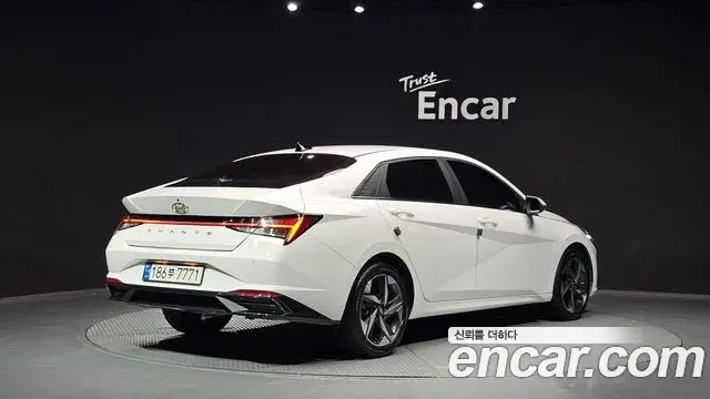 Hyundai Avante 2023 — Фото 1/20