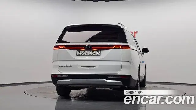 Kia Carnival 2021 — Фото 4/20