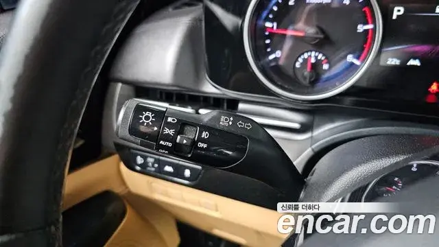 Kia Carnival 2021 — Фото 16/20