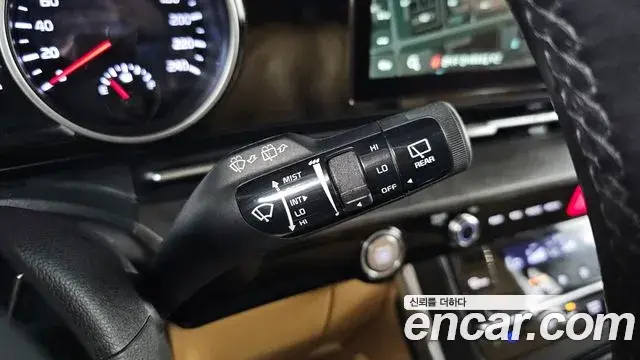 Kia Carnival 2021 — Фото 17/20