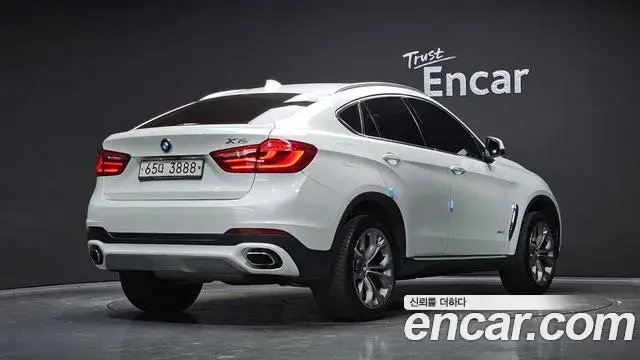 BMW X6 2018 — Photo 12/20