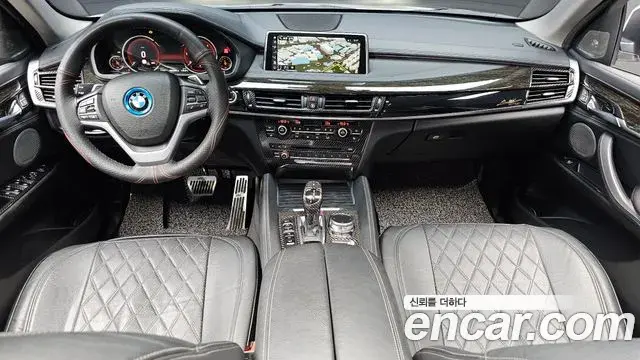 BMW X6 2018 — Photo 8/20