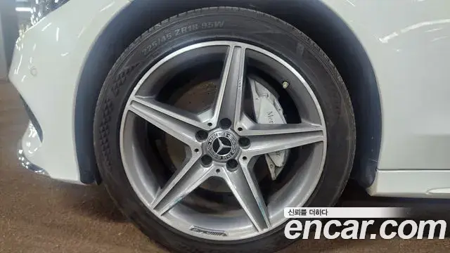 Mercedes-Benz C-Class 2018 — ფოტო 5/20