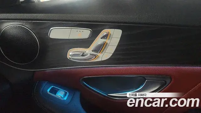 Mercedes-Benz C-Class 2018 — ფოტო 17/20