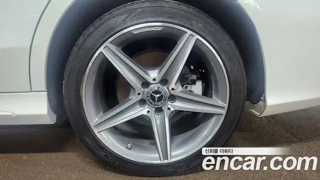 Mercedes-Benz C-Class 2018 — ფოტო 8/20
