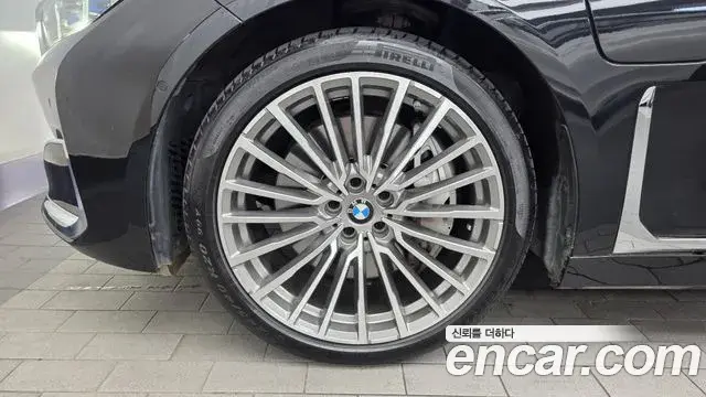 BMW 7 Series 2021 — Photo 30/39