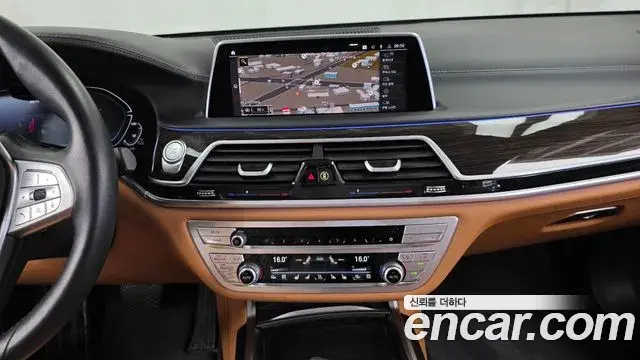 BMW 7 Series 2021 — Photo 24/39