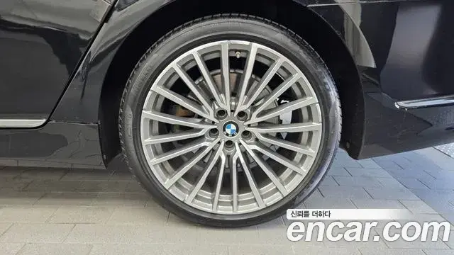 BMW 7 Series 2021 — Photo 16/39