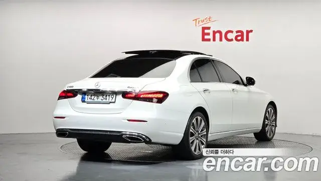 Mercedes-Benz E-Class 2022 — Photo 6/20